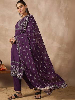 Women Ethnic Motifs Printed Angrakha Pure Cotton Kurta with Trousers & With Dupatta 6
