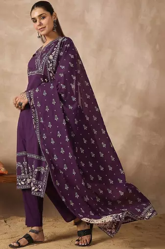 Women Ethnic Motifs Printed Angrakha Thread Work Pure Cotton Kurta with Trousers & With Dupatta