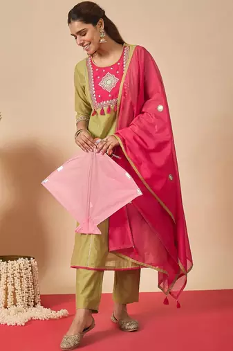 Women Ethnic Motifs Embroidered Regular Mirror Work Kurta with Trousers & With Dupatta