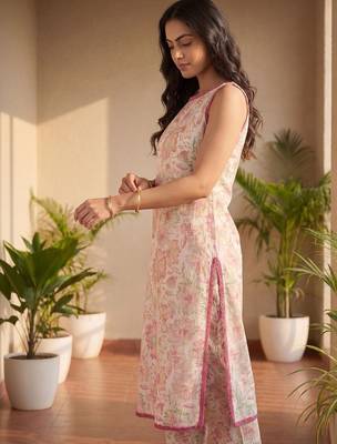 Women Floral Printed Regular Pure Cotton Kurta with Trousers 2