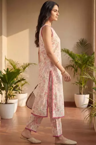 Women Floral Printed Regular Pure Cotton Kurta with Trousers