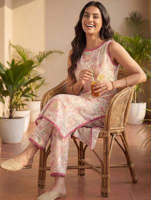 Women Floral Printed Regular Pure Cotton Kurta with Trousers 7