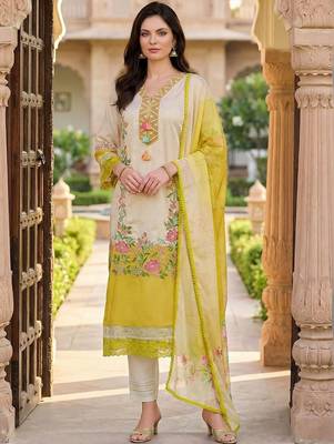 Women Floral Printed Regular Mirror Work Kurta with Trousers & With Dupatta 1