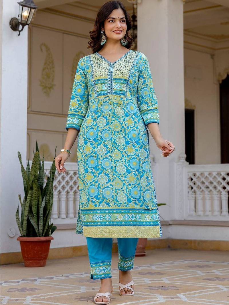 Women Floral Printed Regular Thread Work Pure Cotton Kurta with Trousers & With Dupatta