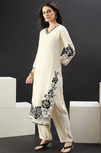 Women Floral Embroidered Regular Thread Work Kurta with Palazzos
