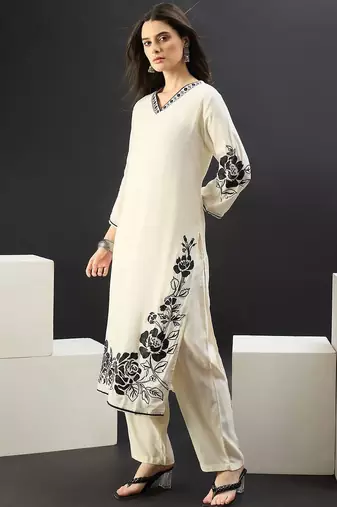 Women Floral Embroidered Regular Thread Work Kurta with Palazzos