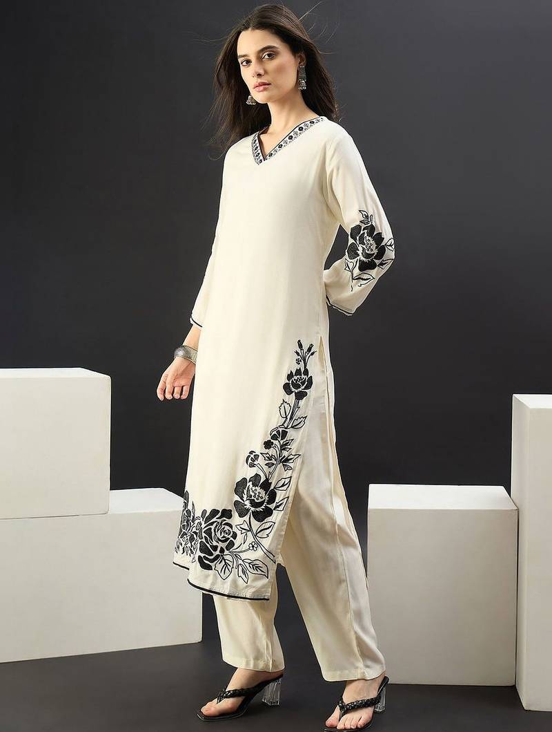 Women Floral Embroidered Regular Thread Work Kurta with Palazzos