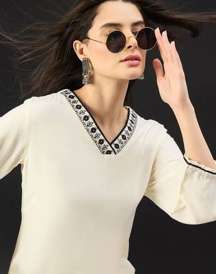 Women Floral Embroidered Regular Thread Work Kurta with Palazzos 2