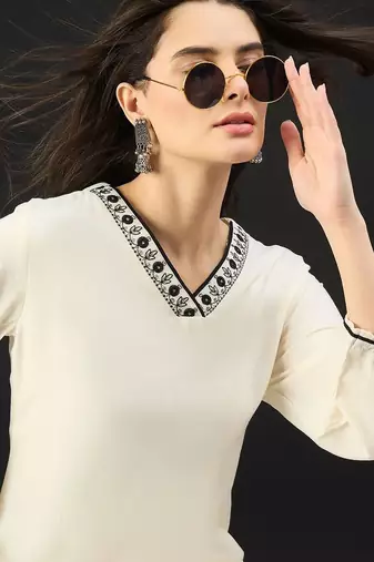 Women Floral Embroidered Regular Thread Work Kurta with Palazzos