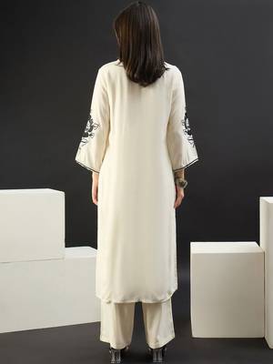 Women Floral Embroidered Regular Thread Work Kurta with Palazzos 3