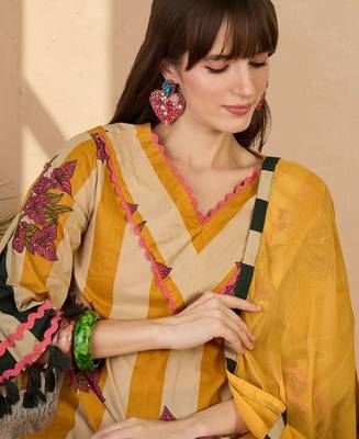 women floral printed regular  cotton kurta with trousers & with dupatta 2