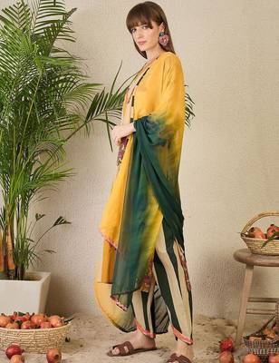 women floral printed regular  cotton kurta with trousers & with dupatta 3