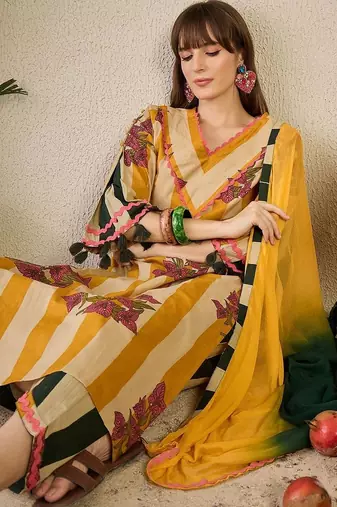 Women Floral Printed Regular Pure Cotton Kurta with Trousers & With Dupatta