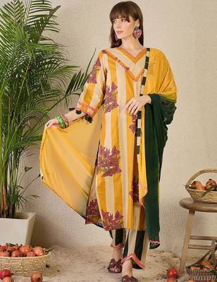 women floral printed regular  cotton kurta with trousers & with dupatta 1