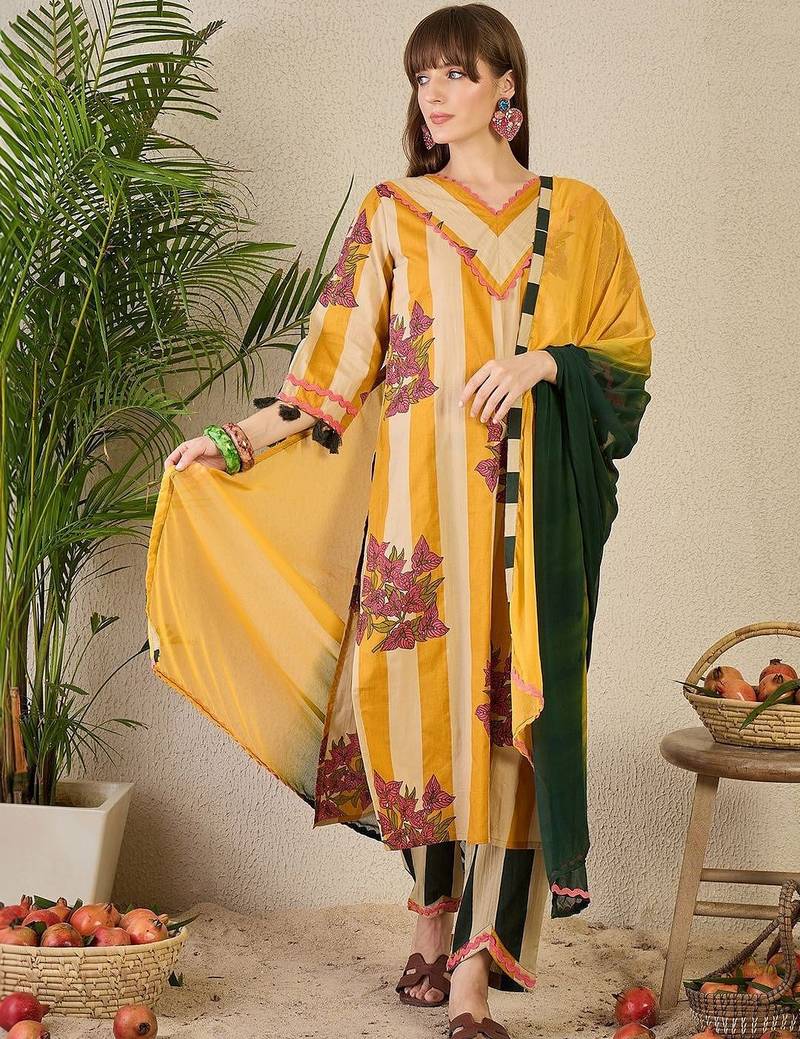 Women Floral Printed Regular Pure Cotton Kurta with Trousers & With Dupatta