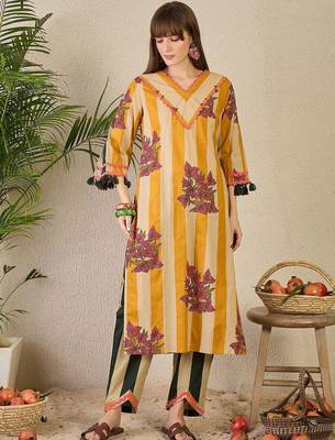 women floral printed regular  cotton kurta with trousers & with dupatta 6