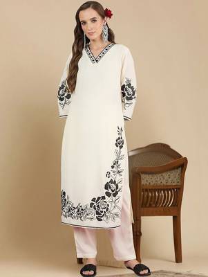 Women Floral Embroidered Regular Thread Work Kurta with Trousers 6