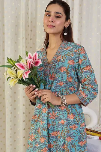 Floral Printed V-Neck Pure Cotton A-Line Kurta With Trousers