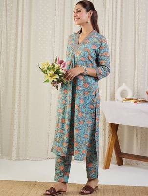 Floral Printed V-Neck Pure Cotton A-Line Kurta With Trousers 5