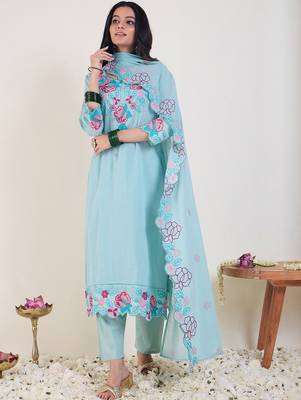 Floral Embroidered Thread Work Pure Cotton Kurta With Trousers & Dupatta 3