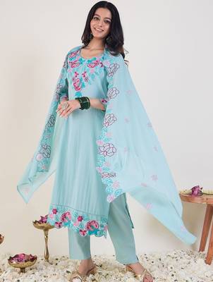 Floral Embroidered Thread Work Pure Cotton Kurta With Trousers & Dupatta 4