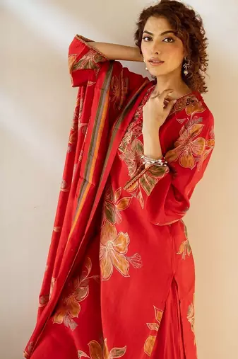 Women Floral Printed Kurta with Palazzos & Dupatta