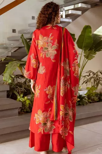 Women Floral Printed Kurta with Palazzos & Dupatta