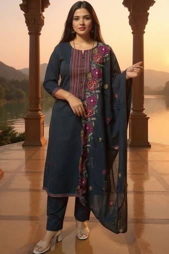 Geometric Yoke Design Thread Work Pure Cotton Kurta & Trousers With Dupatta