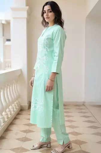 Women Floral Embroidered Cotton Kurta with Trousers