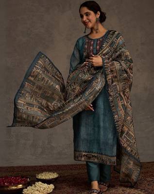 Women Ethnic Motifs Embroidered Thread Work Kurta with Trousers & Dupatta 1