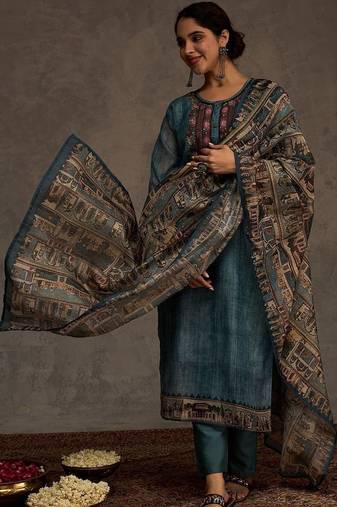 Women Ethnic Motifs Embroidered Thread Work Kurta with Trousers & Dupatta