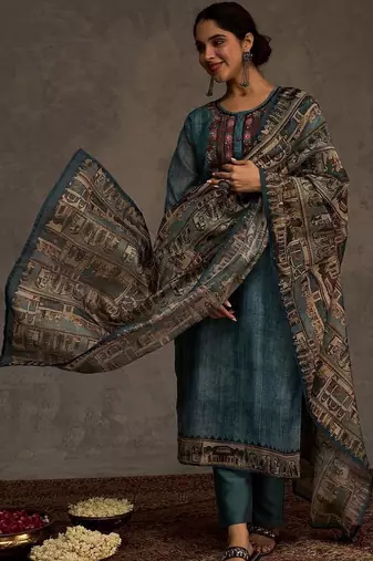 Women Ethnic Motifs Embroidered Thread Work Kurta with Trousers & Dupatta