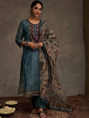 Women Ethnic Motifs Embroidered Thread Work Kurta with Trousers & Dupatta 2
