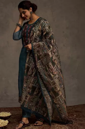 Women Ethnic Motifs Embroidered Thread Work Kurta with Trousers & Dupatta