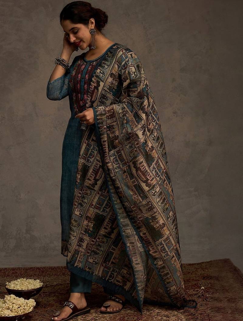 Women Ethnic Motifs Embroidered Thread Work Kurta with Trousers & Dupatta