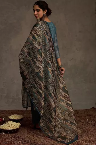 Women Ethnic Motifs Embroidered Thread Work Kurta with Trousers & Dupatta