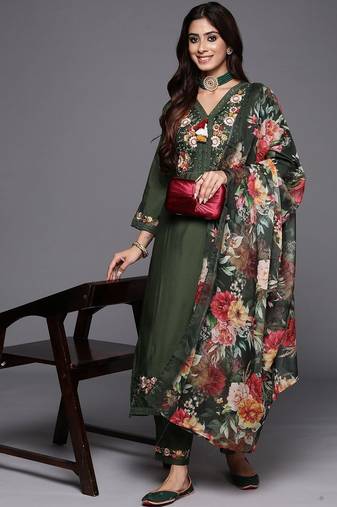 Women Floral Embroidered Thread Work Kurta with Trousers & Dupatta