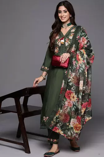 Women Floral Embroidered Thread Work Kurta with Trousers & Dupatta
