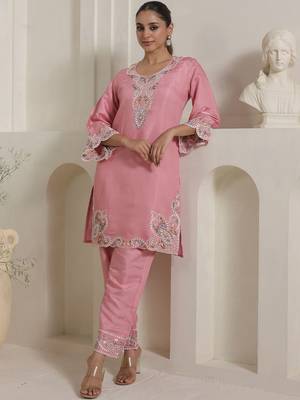 Women Floral Embroidered Regular Thread Work Kurta with Palazzos 3