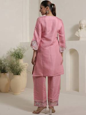 Women Floral Embroidered Regular Thread Work Kurta with Palazzos 4