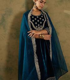 Ethnic Motifs Embroidered Round Neck Zari Velvet Kurta With Trousers & Dupatta