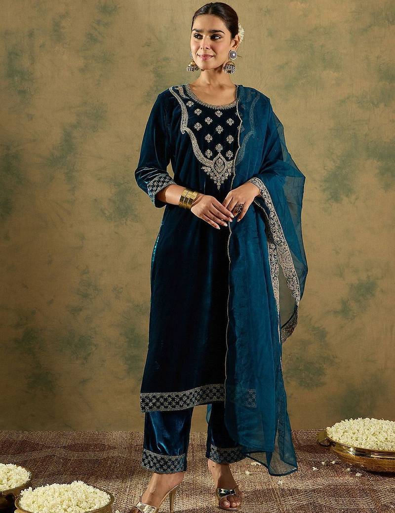 Ethnic Motifs Embroidered Round Neck Zari Velvet Kurta With Trousers & Dupatta