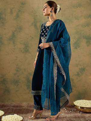 Ethnic Motifs Embroidered Round Neck Zari Velvet Kurta With Trousers & Dupatta 3