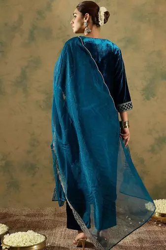 Ethnic Motifs Embroidered Round Neck Zari Velvet Kurta With Trousers & Dupatta