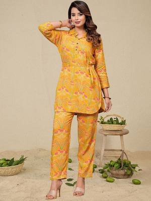 Floral Printed Shirt Collar Kurta With Trousers 5