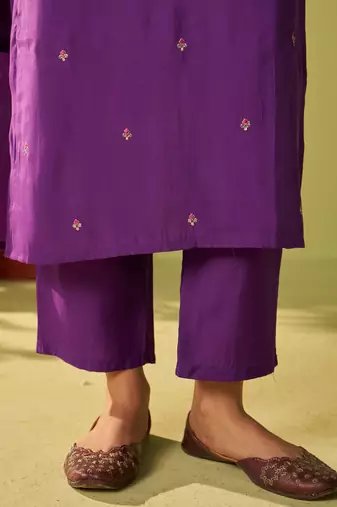 Women Floral Embroidered Kurta with Trousers & Dupatta