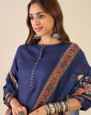 Notch Neck Straight Kurta With Trousers & Dupatta 2