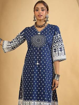 Geometric Printed V-Neck Pure Cotton Straight Kurta With Trousers & Dupatta 4