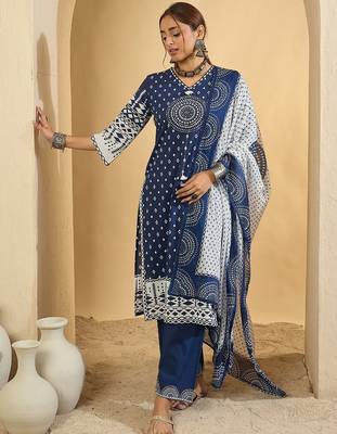 Geometric Printed V-Neck Pure Cotton Straight Kurta With Trousers & Dupatta 7