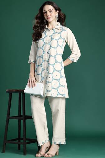 Women Floral Printed Regular Kurti with Trousers